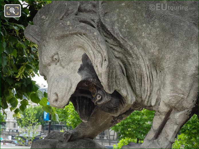 Lions head of the Lion au Serpent statue