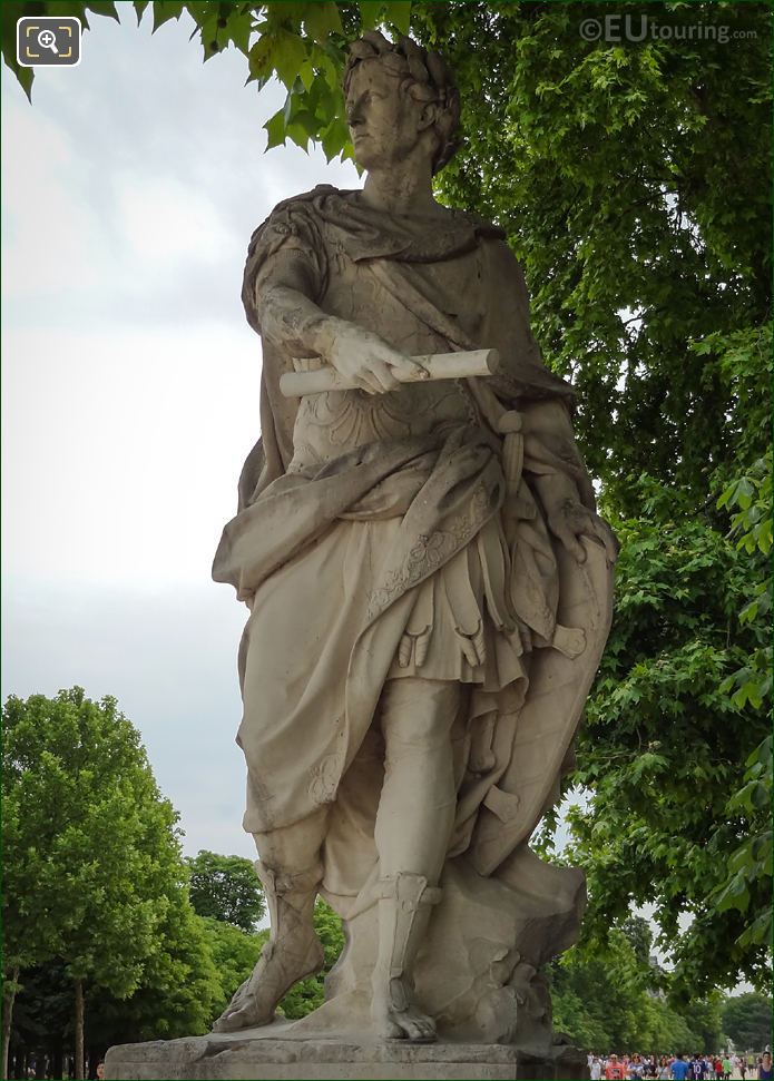 Front view of the Julius Caesar statue