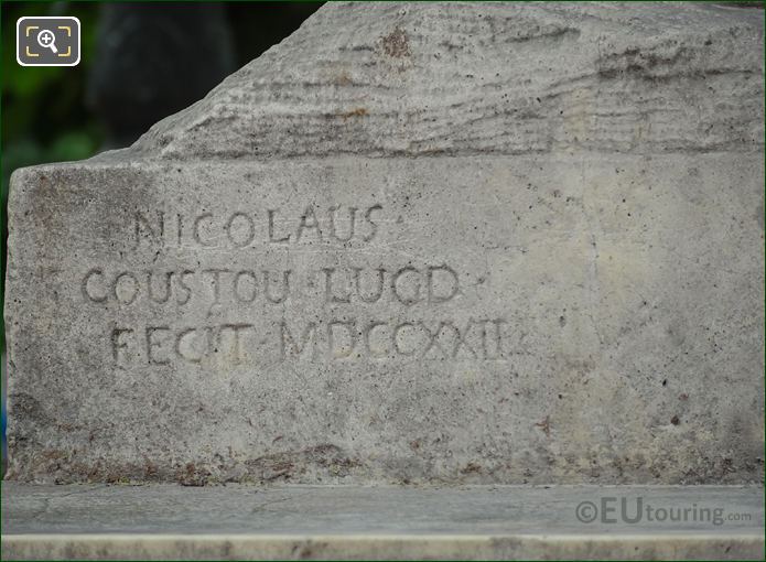 Nicolas Coustou inscription on Julius Caesar statue