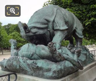 Rhinoceros Attaque par un Tigre statue in Jardin des Tuileries