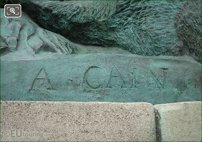 A Cain inscription on Lion et Lionne se Disputant un Sanglier statue
