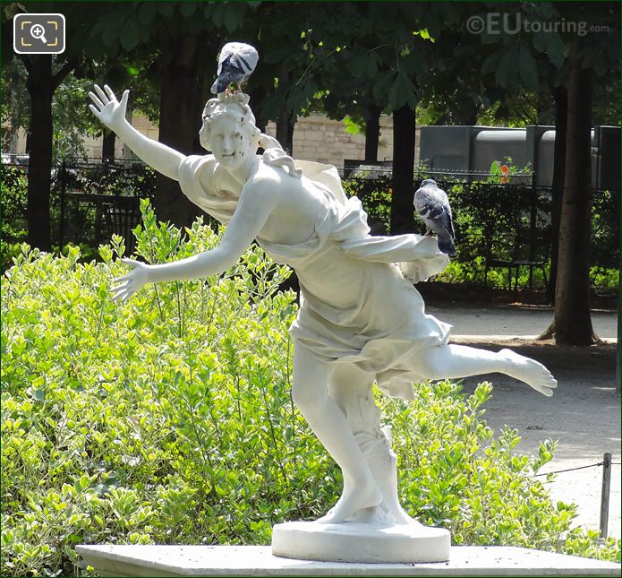 SW view of Daphne statue in Jardin des Tuileries