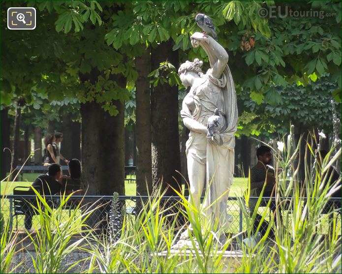 Venus out of the Bath statue Jardin des Tuileries