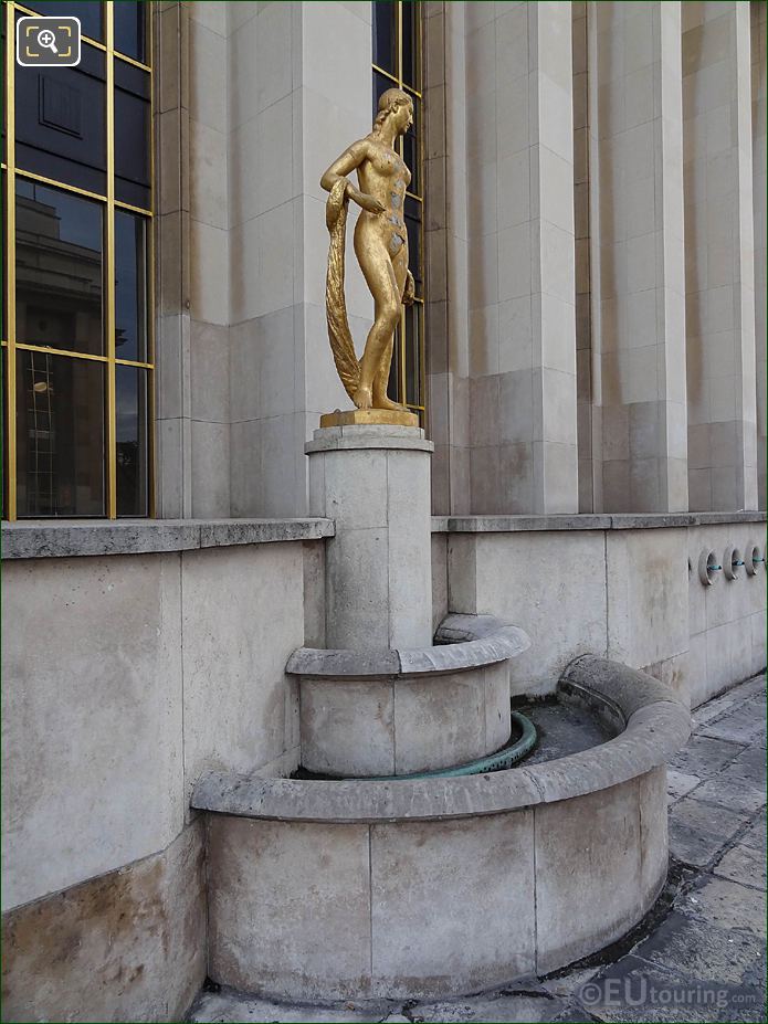 Flore statue pedestal Palais Chaillot