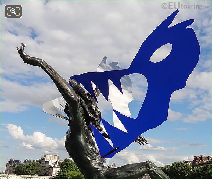 Blue wolf head of Dans la Gueule du Loup temporary exhibit sculpture