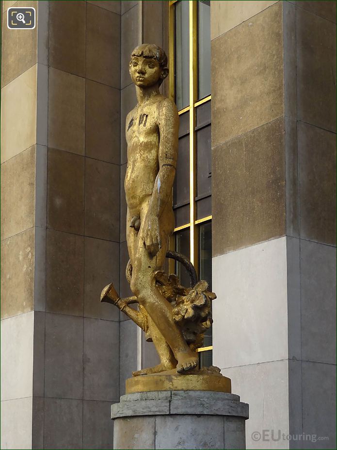 LHS of Le Jardinier statue