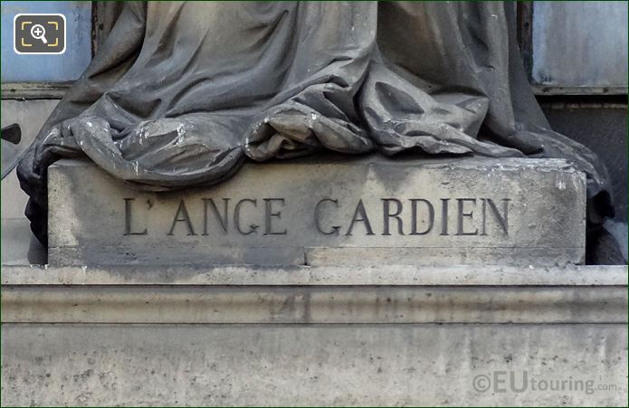 L'Ange Gardien pedestal inscription