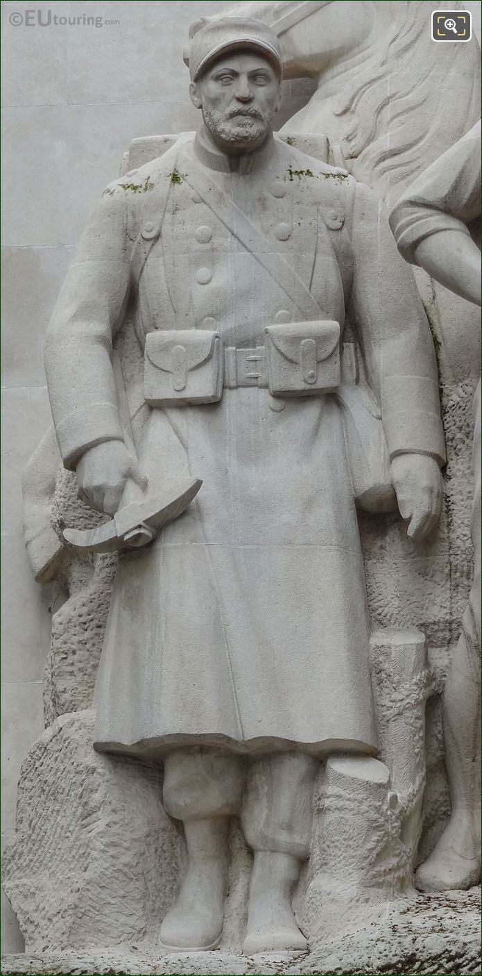 RHS French soldier on World War I monument at Place Trocadero