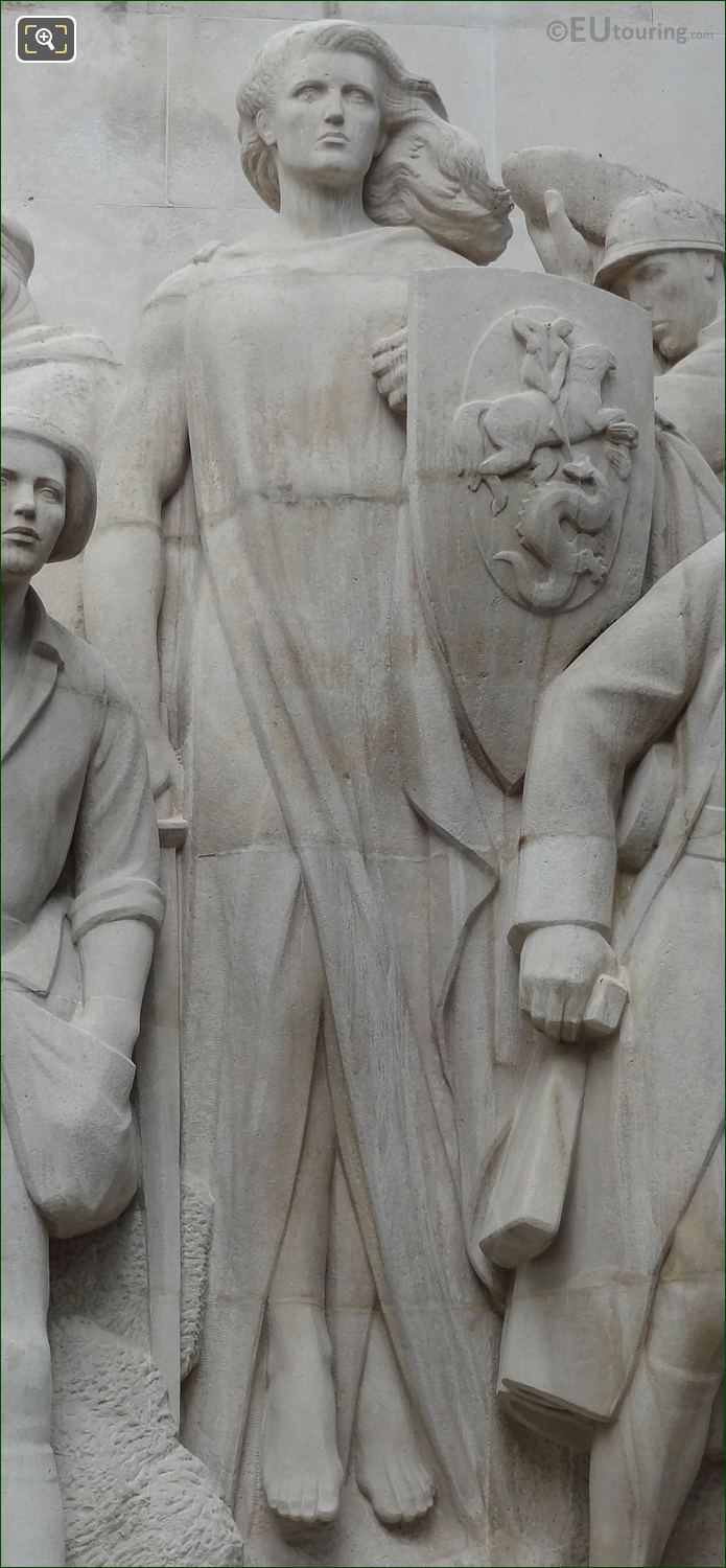 Central female figure holding a shield on World War I monument in Paris