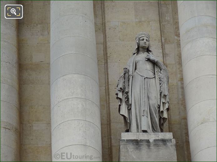 Eglise Saint-Roch statue Sainte Clotilde between columns