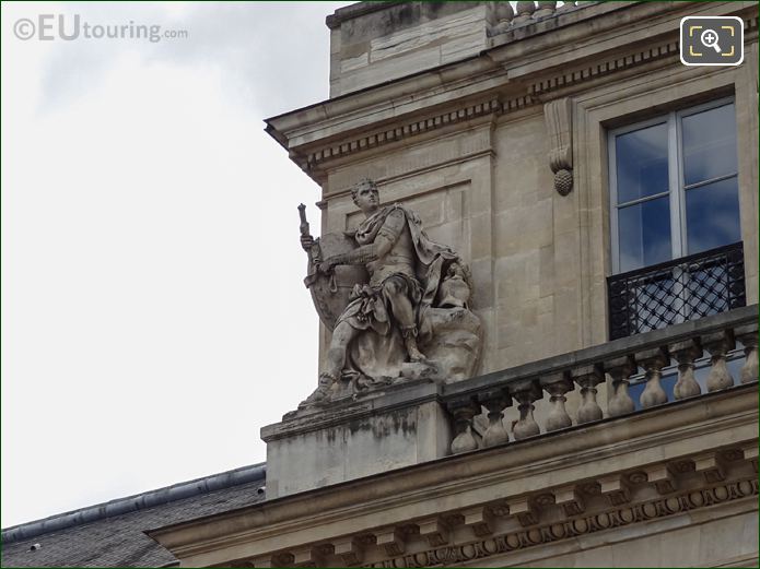 God Of War, Talents Militaires statue on Palais Royal balustrade
