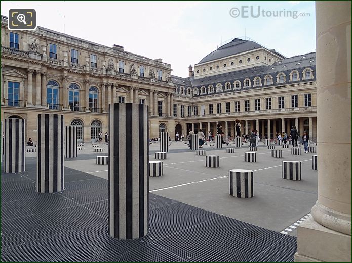 Les Deux Plateaux modern art, Cour d'Honneur, Palais Royal, Paris