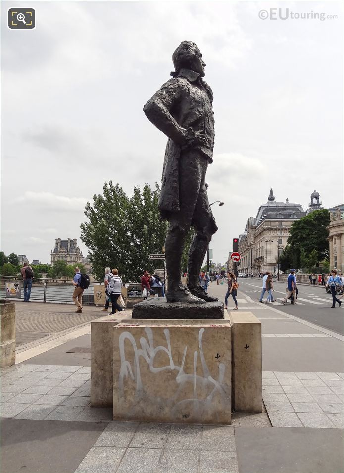 Monument to Thomas Jefferson by River Seine in Paris
