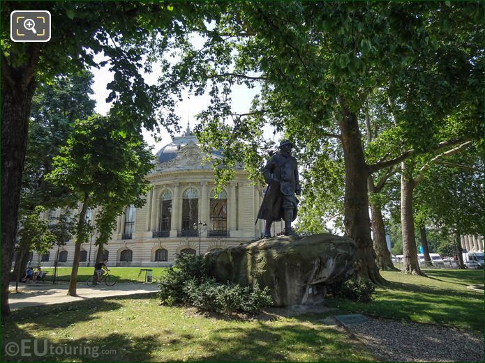 Bronze Clemenceau statue by Francois Cogne in Paris