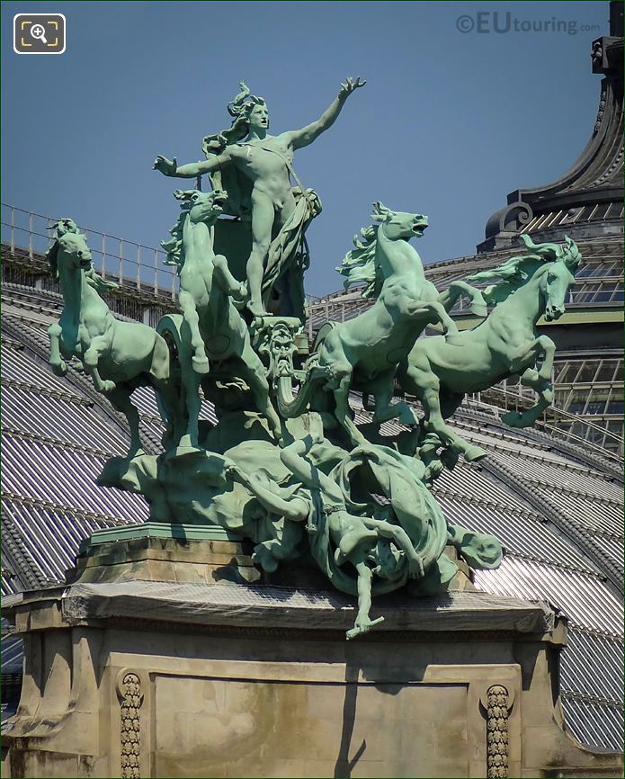 The L'Harmonie Triomphant de la Discorde statue
