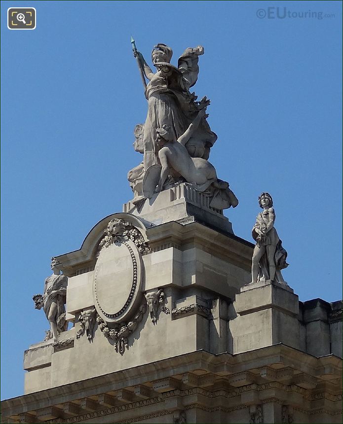 The Grand Palais art statue group
