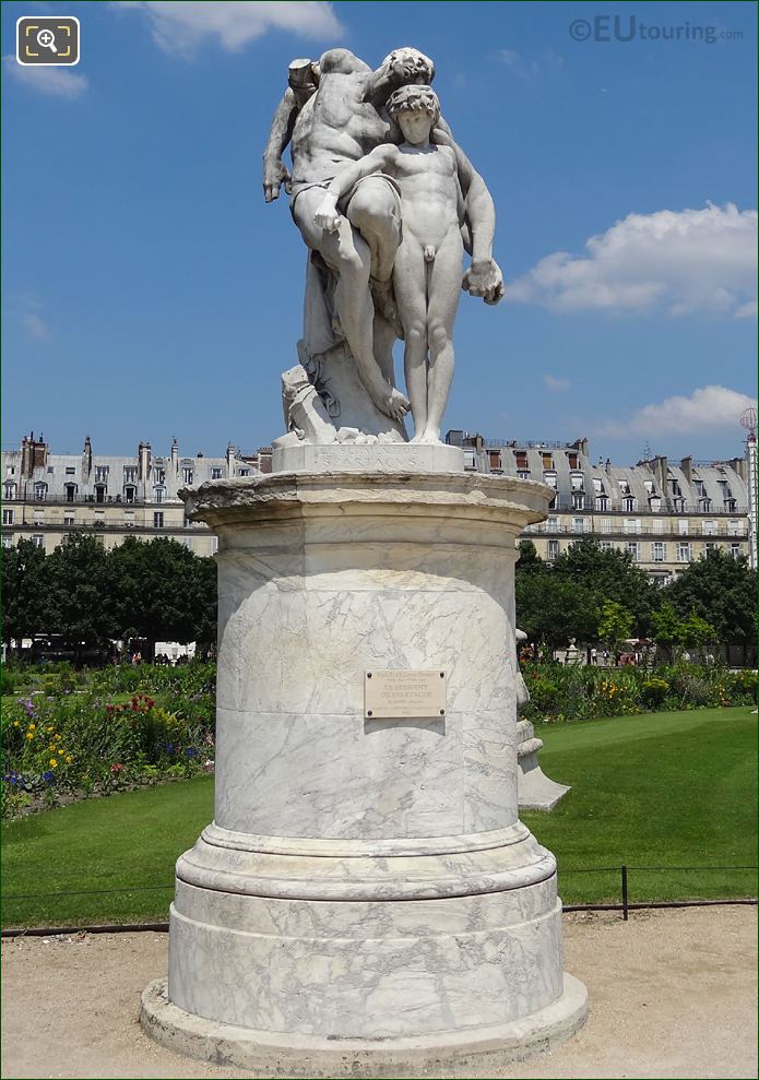 Le Serment de Spartacus statue in Jardin des Tuileries