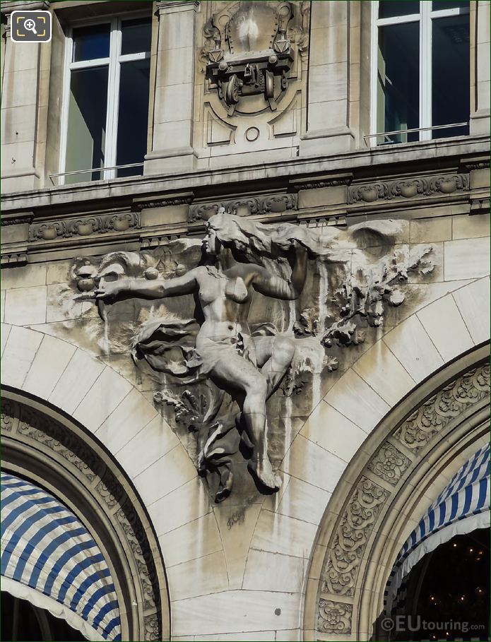 Gare de Lyon and La Vapeur sculpture