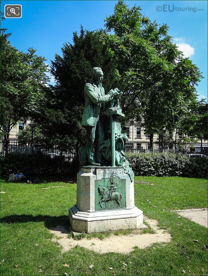Emmanuel Fremiet bronze statue in Paris