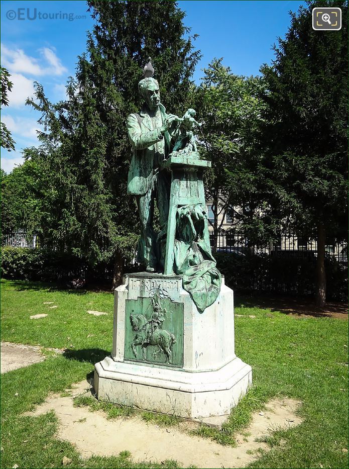 Emmanuel Fremiet statue within Jardin des Plantes in Paris