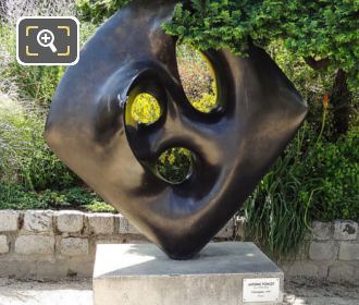 Ochicagogo sculpture by Antoine Poncet