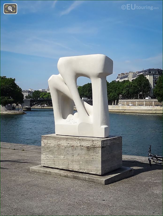 La Grande Fenetre abstract sculpture in Paris