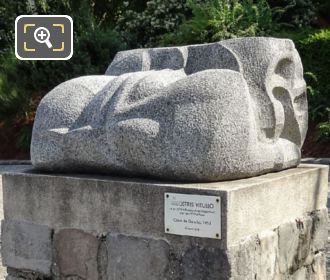 Coeur de Gaucho granite sculpture in Paris