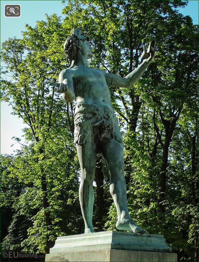 L'Acteur Grec statue by Baron Bourgeois inside Luxembourg Gardens
