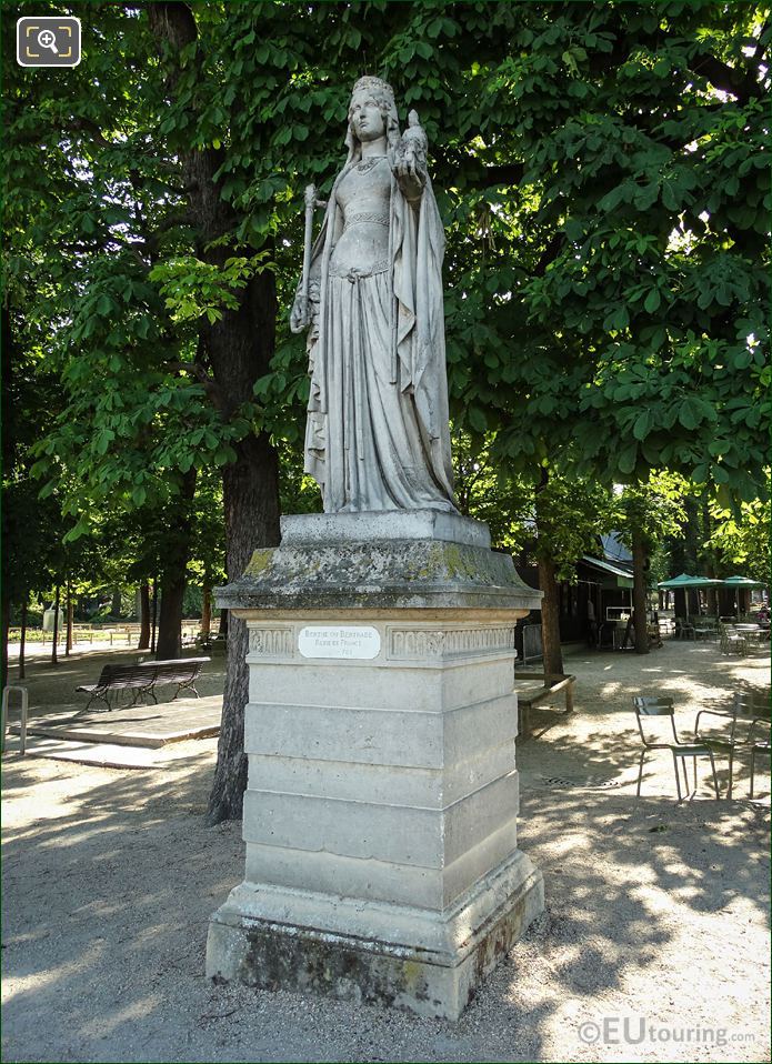 Marble statue of Queen of France Berthe de Laon
