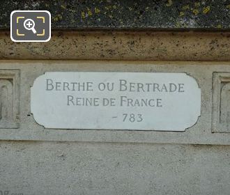 Plaque on Queen of France statue Berthe