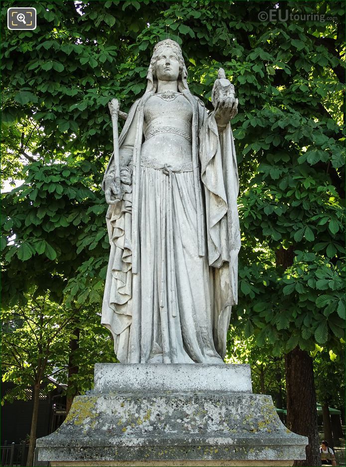Queen of France statue Berthe by Eugene Oudine