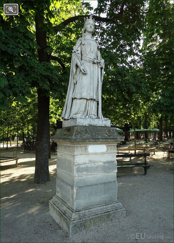 Statue of La Reine Mathilde on pedestal