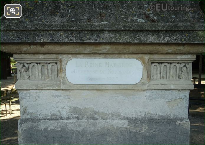 Information plaque on La Reine Mathilde statue