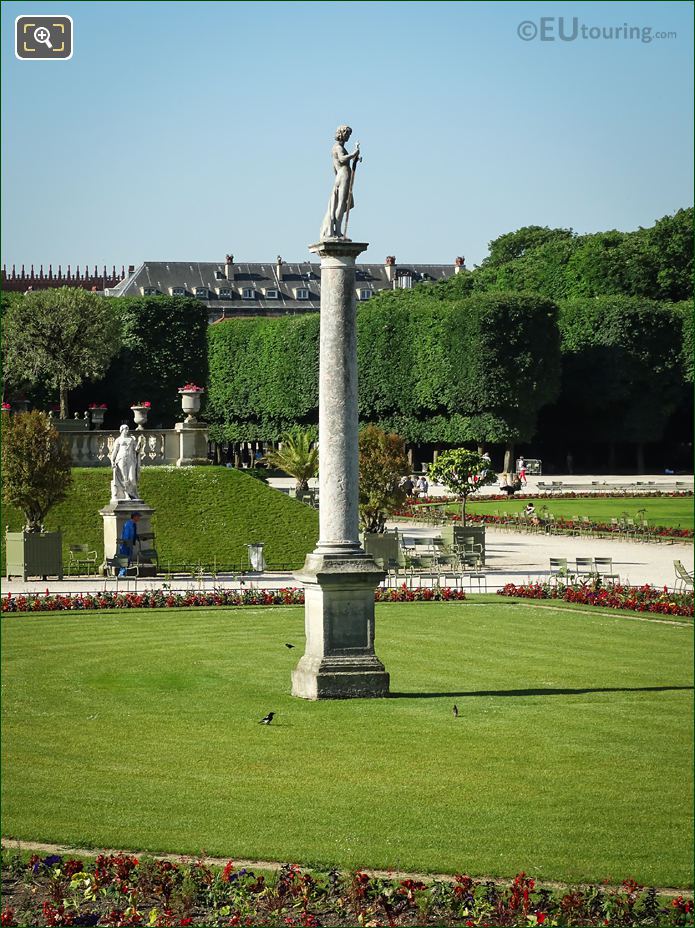 David conquers Goliath statue at Luxembourg Gardens
