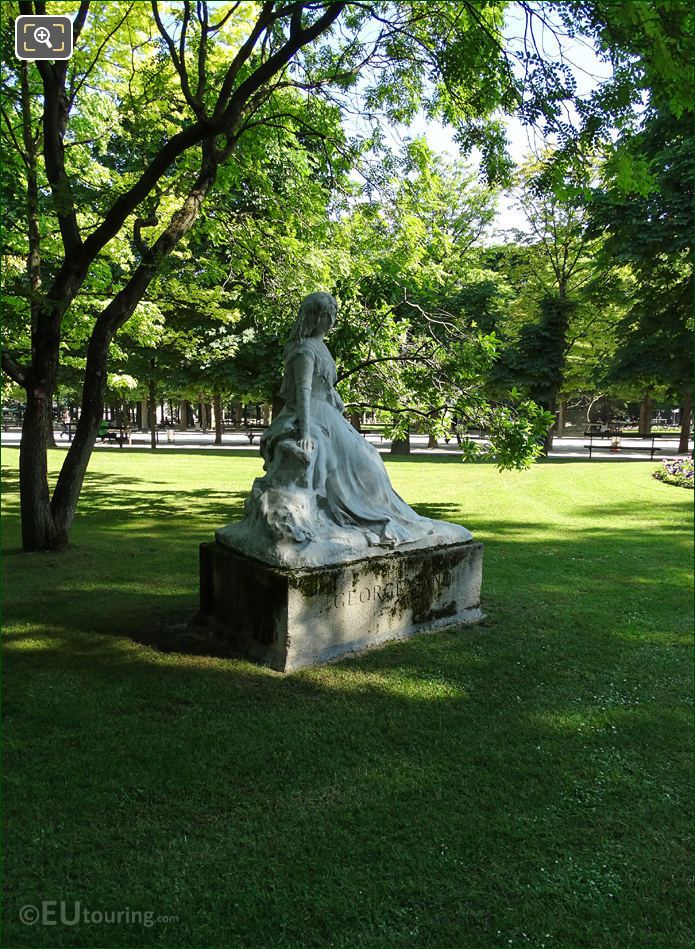 Amantine-Lucile-Aurore Dupin statue in Paris