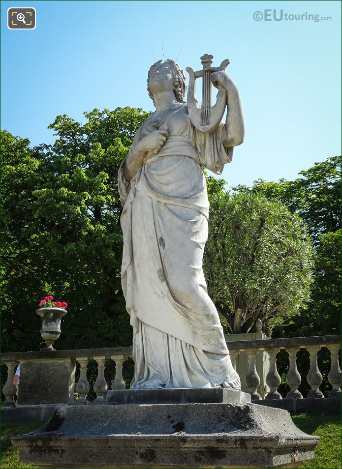 Marble statue of Calliope by Fernando Pelliccia