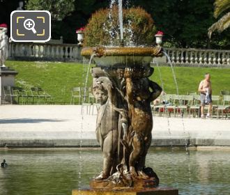 Grand Bassin fountain statues Enfants supportant une vasque