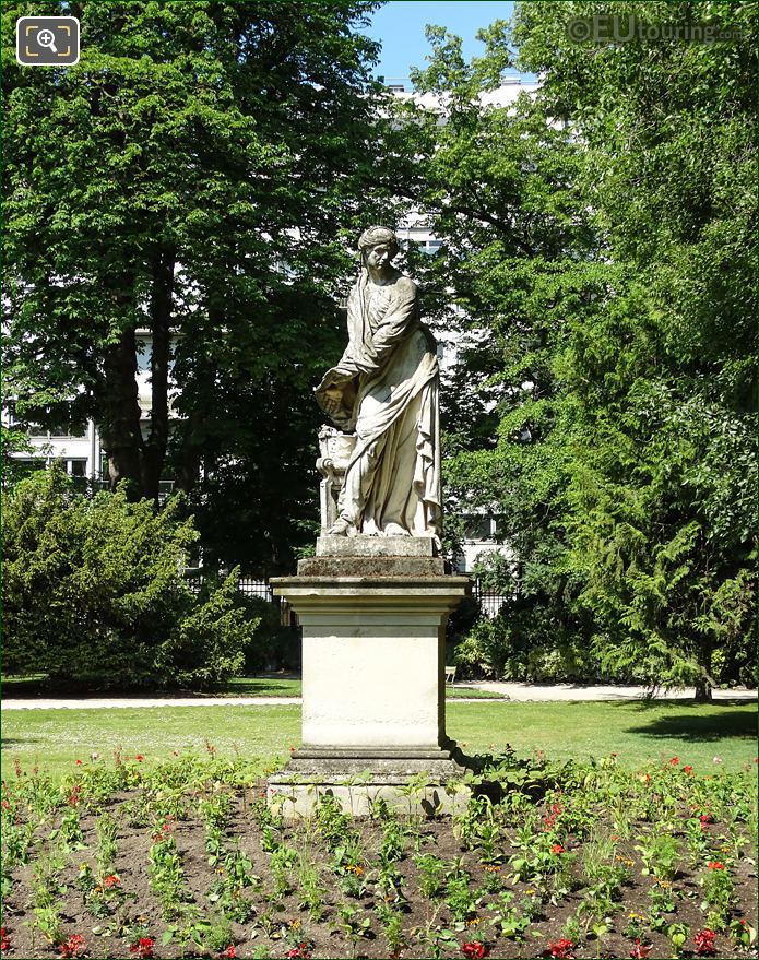 Front of l'Hiver statue in Jardin du Luxembourg