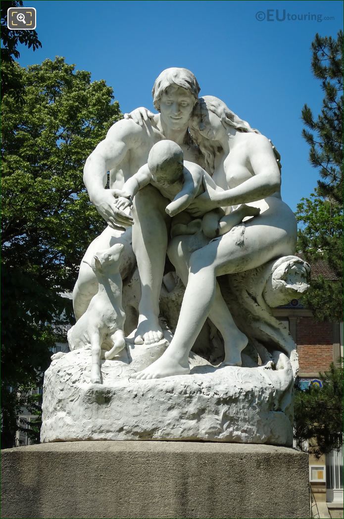 Joies de la Famille statue by Horace Daillion