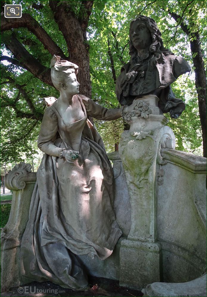 Statues on the Watteau monument