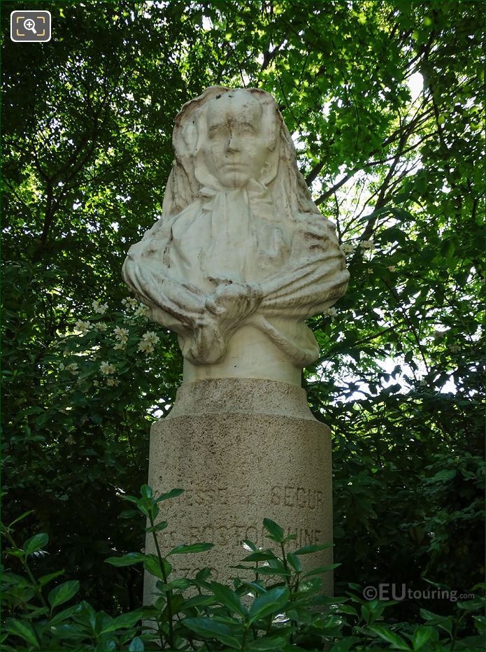 Marble bust of La Comtesse de Segur