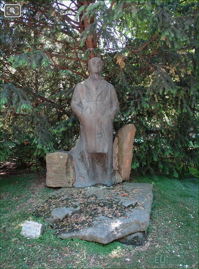 Bronze statue of Pierre Mendes France
