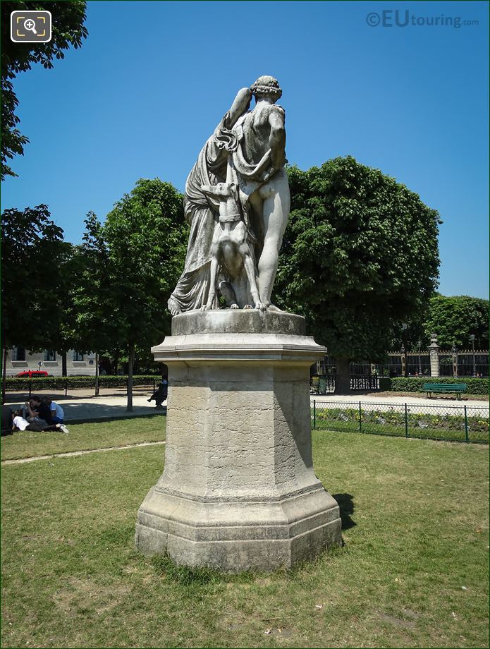 Back of La Nuit statue at Paris