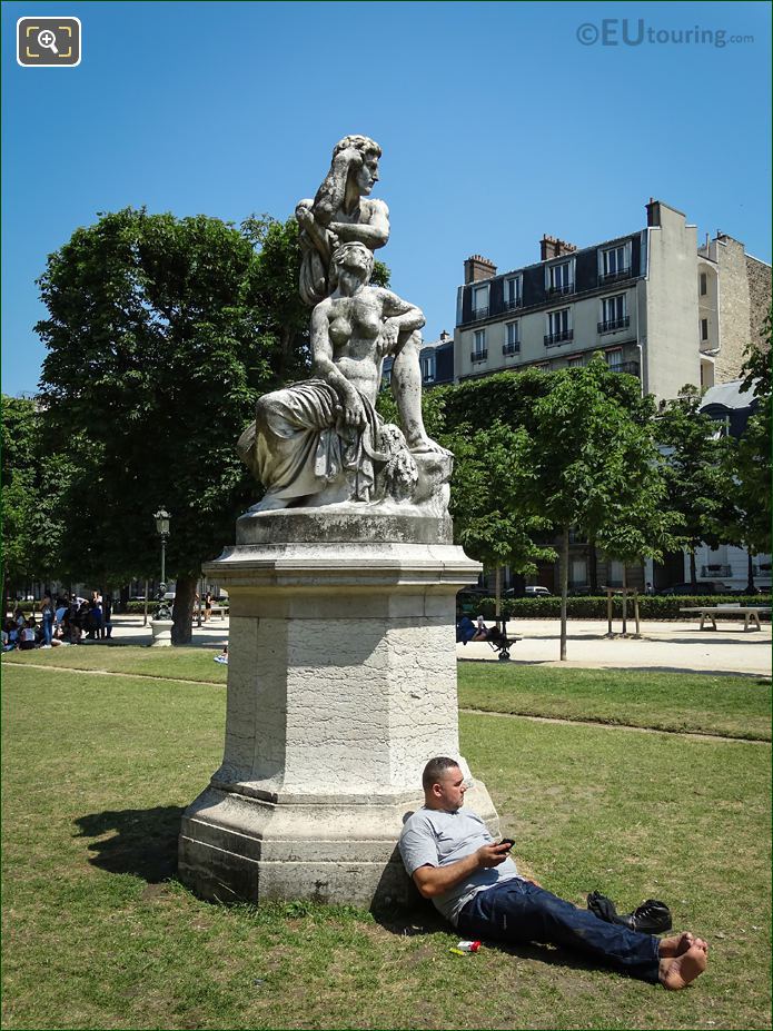 Jardin des Grands Explorateurs and statue Le Crepuscule