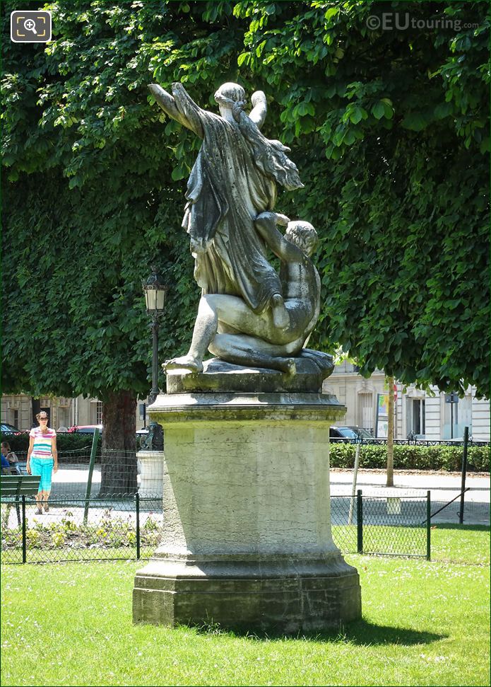Marble statue of l'Aurore on pedestal