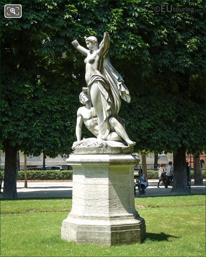 Allegory statue l'Aurore within the 6th Arrondissement