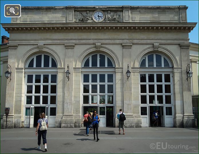 Front facade Gare Denfert-Rochereau with allegorical statues