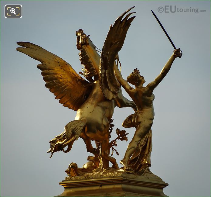 SE golden winged horse statue Pont Alexandre III