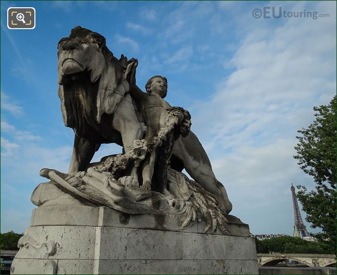 Lion a l'Enfant statue by Georges Gardet