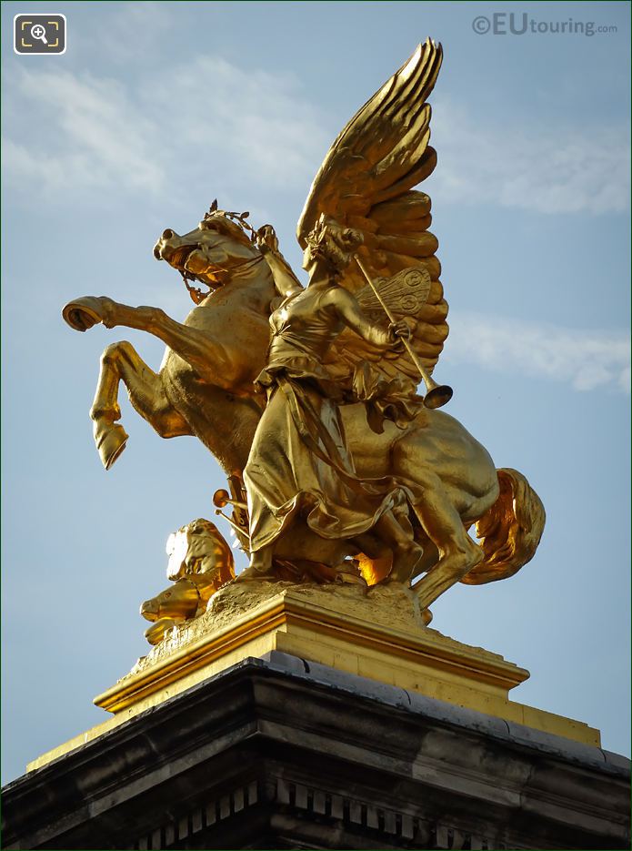 Statue Fame of the Arts Pont Alexandre III